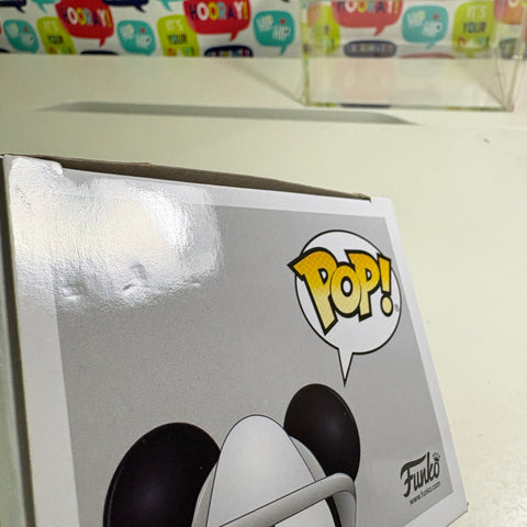 BOX FLAWS VIEW PHOTOS Firefighter Mickey Mouse - Disney Funko Pop 427 Vinyl Figure (11.4 Cm L × 8.9 Cm W × 15.9 Cm H)