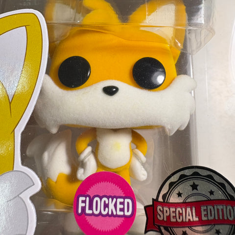 PAINT FLAWS VIEW PHOTOS Tails FLOCKED - Sonic The Hedgehog Funko Pop 641 Vinyl Figure (11.4 Cm L × 8.9 Cm W × 15.9 Cm H)