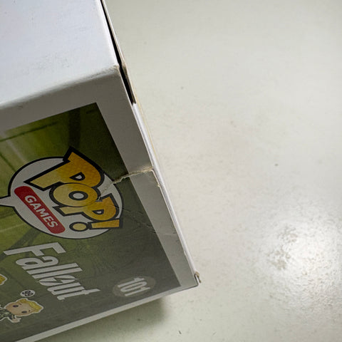 BOX FLAWS VIEW PHOTOS Medic - Fallout Funko Pop 101 Vinyl Figure Exclusive (11.4 Cm L × 8.9 Cm W × 15.9 Cm H)