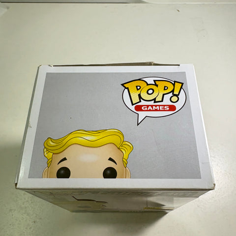 BOX FLAWS VIEW PHOTOS Medic - Fallout Funko Pop 101 Vinyl Figure Exclusive (11.4 Cm L × 8.9 Cm W × 15.9 Cm H)