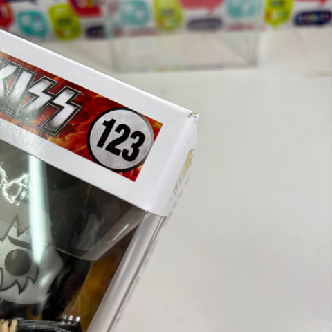 BOX FLAWS VIEW PHOTOS The Spaceman - Kiss Funko Pop Rocks 123