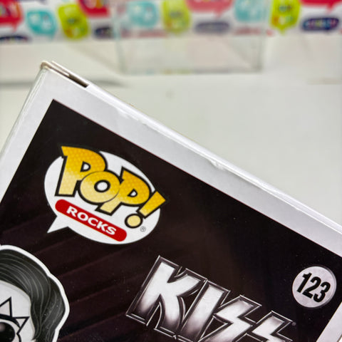 BOX FLAWS VIEW PHOTOS The Spaceman - Kiss Funko Pop Rocks 123